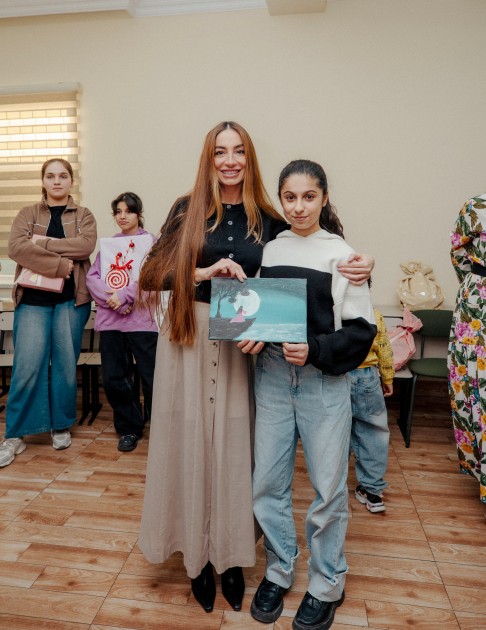 Leyla və Arzu Əliyeva sığınacağa sovqat aparıb, avtobus bağışladılar - FOTOLAR