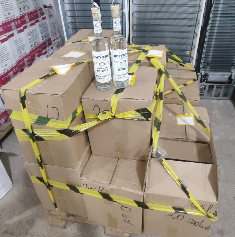 Bu marketlərdə saxta araqlar satılırmış - FOTOLAR