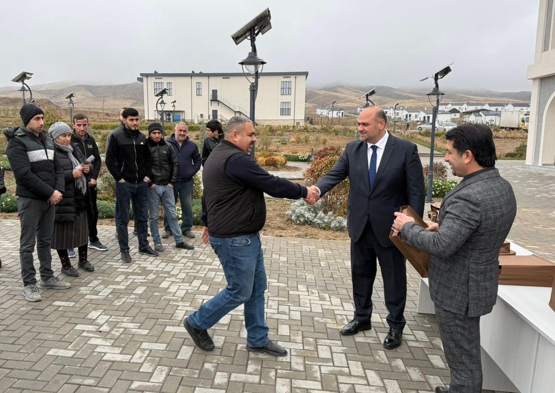 Seyidbəyli kəndinə yola salınan köç ünvana çatıb - FOTOLAR (YENİLƏNİB)