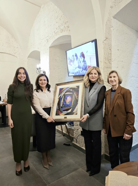 Leyla Əliyeva pianoda ifa etdi, onlar şeir söylədi - FOTOLAR (VİDEO)