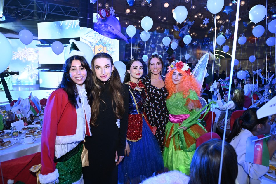 Prezidentin qızları və gəlini qayğıya ehtiyacı olan uşaqları sevindirdilər - FOTOLAR