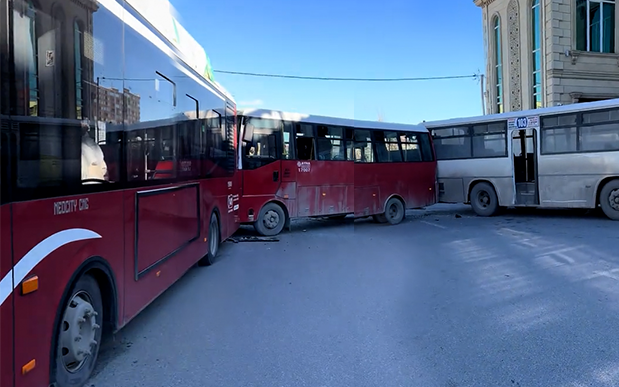 Bakıda 3 avtobus toqquşdu -VİDEO