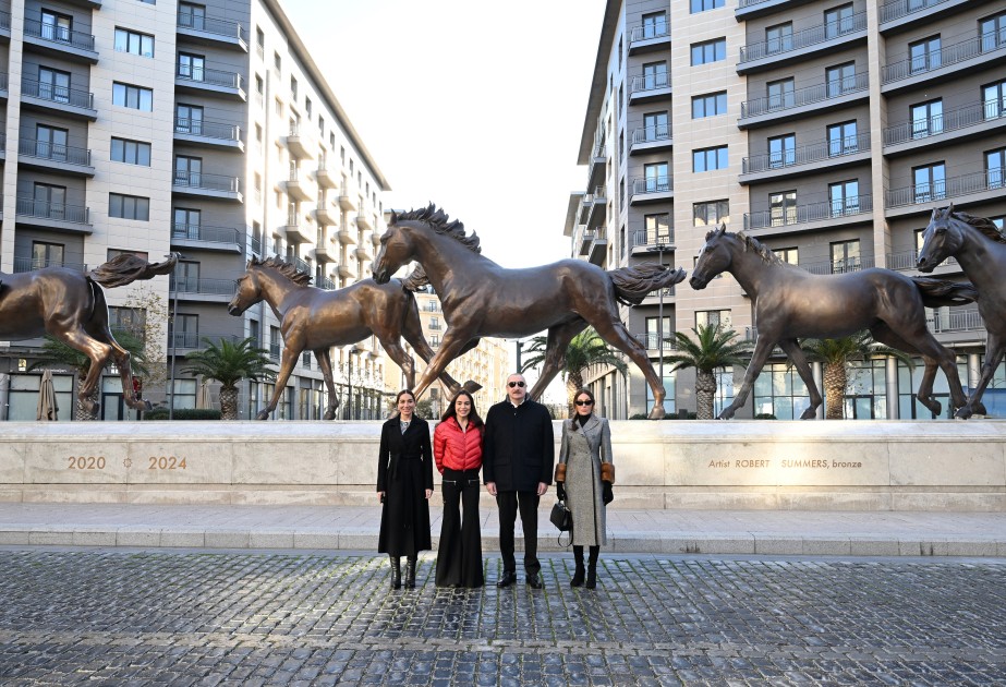 Prezident ailəsi ilə birlikdə “Ağ Şəhər”də açılış etdi - FOTOLAR (YENİLƏNİB)
