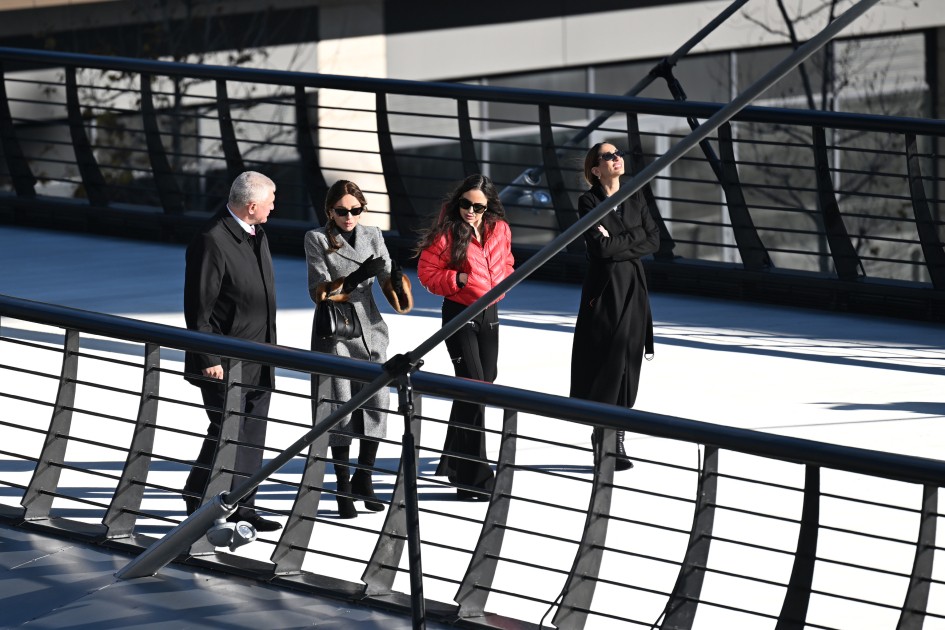 Prezident ailəsi ilə birlikdə “Ağ Şəhər”də açılış etdi - FOTOLAR (YENİLƏNİB)