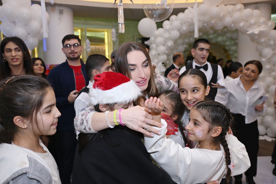 Leyla, Arzu və Alena Əliyevalar qayğıya ehtiyacı olan uşaqlarla şənlikdə - FOTOLAR