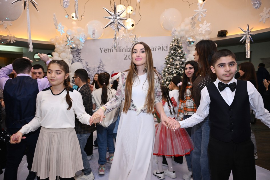 Leyla, Arzu və Alena Əliyevalar qayğıya ehtiyacı olan uşaqlarla şənlikdə - FOTOLAR