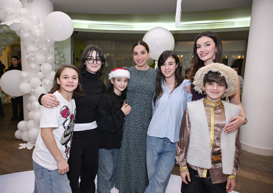 Leyla, Arzu və Alena Əliyevalar qayğıya ehtiyacı olan uşaqlarla şənlikdə - FOTOLAR