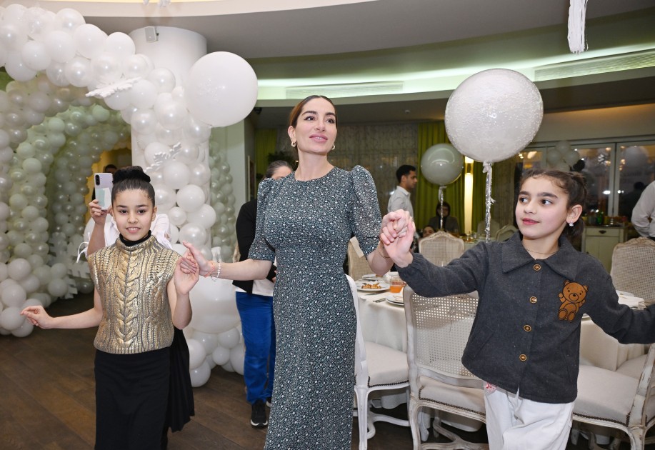 Leyla, Arzu və Alena Əliyevalar qayğıya ehtiyacı olan uşaqlarla şənlikdə - FOTOLAR