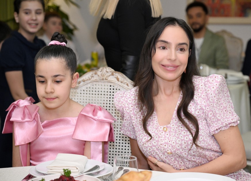 Leyla, Arzu və Alena Əliyevalar qayğıya ehtiyacı olan uşaqlarla şənlikdə - FOTOLAR