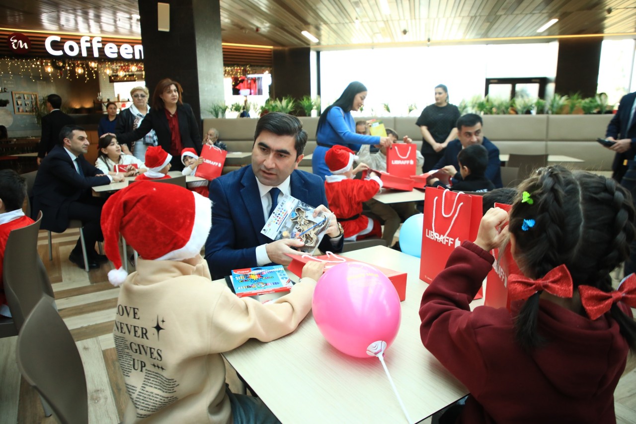 Niyazi Bayramov uşaq evinin sakinlərini bayram münasibətilə təbrik edib - FOTOLAR
