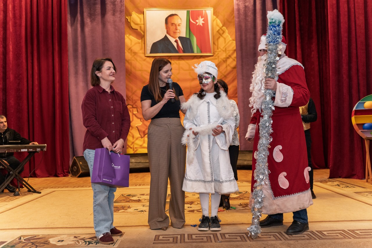 “Azercell Könüllüləri” uşaqlara bayram sevinci yaşadıb - FOTOLAR