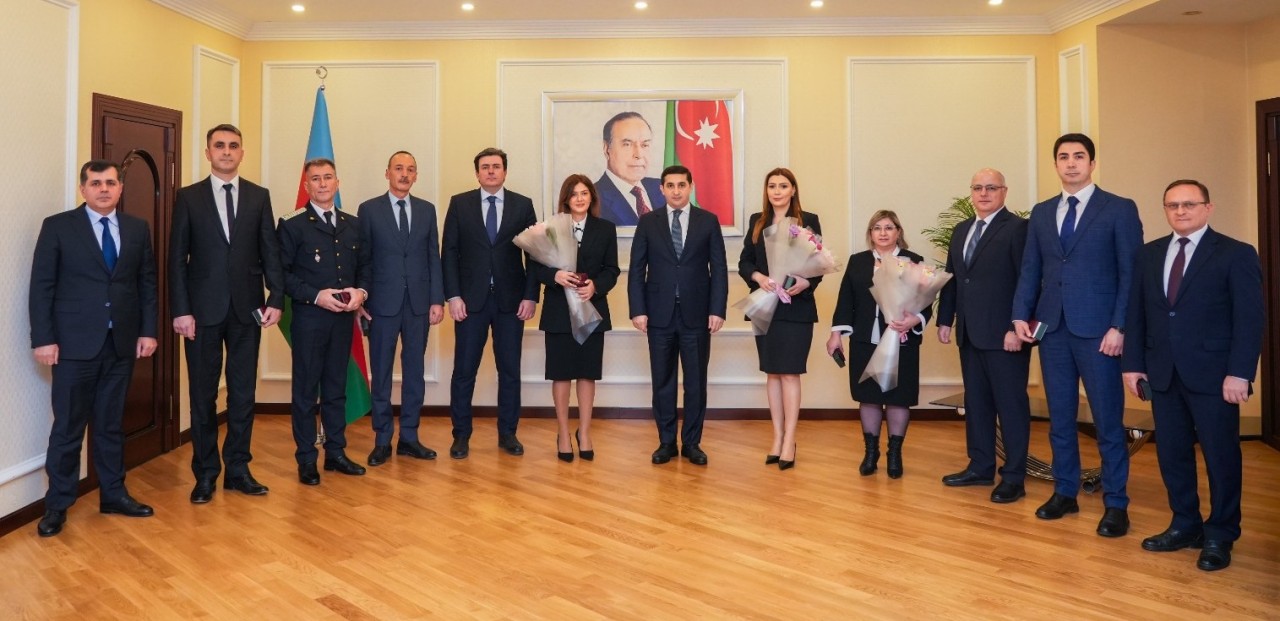 Ədliyyə naziri medalla təltif olunmuş və hakim təyin edilmiş əməkdaşlarla görüşdü - FOTO