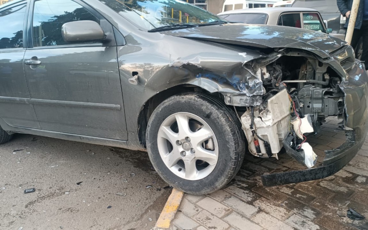 Tovuzda iki maşın toqquşdu -Yaralanan var