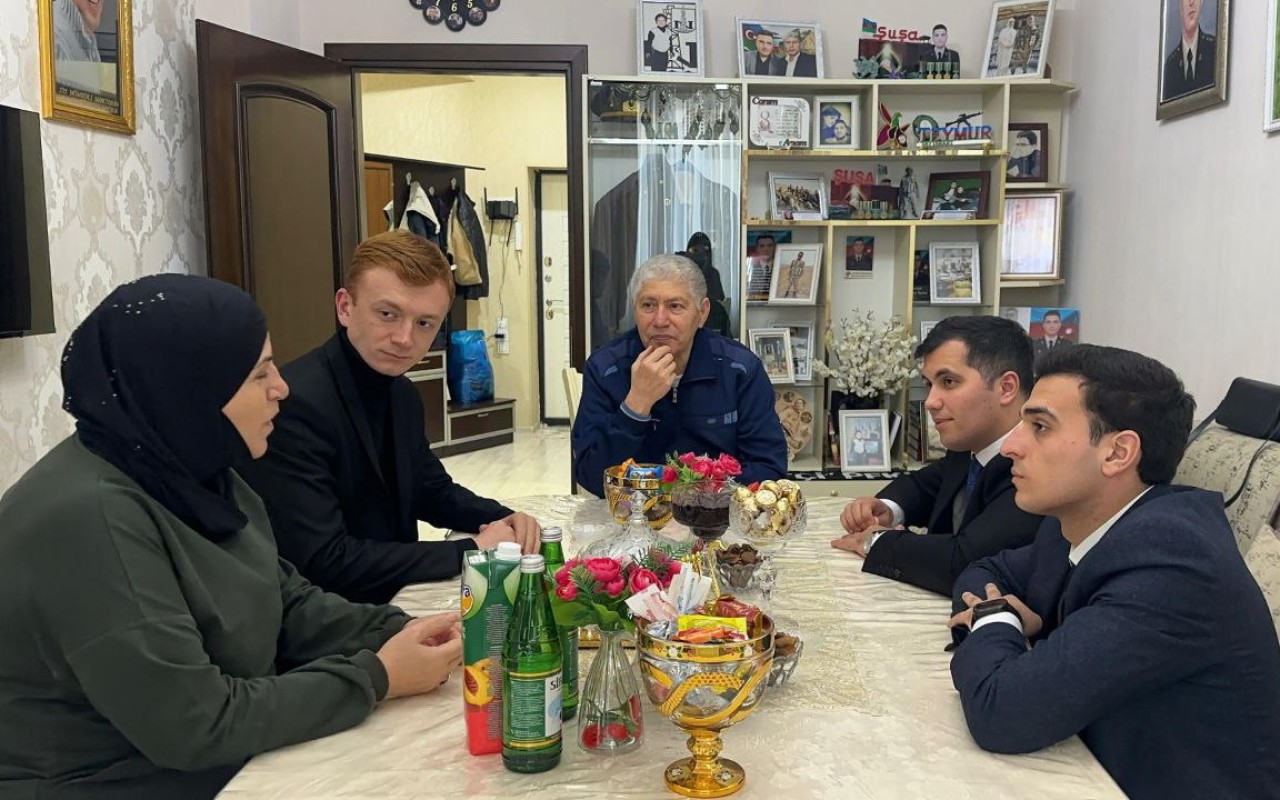 YAP Nizami rayon təşkilatının rəhbərliyi şəhid ailələrini ziyarət etdi- FOTOLAR