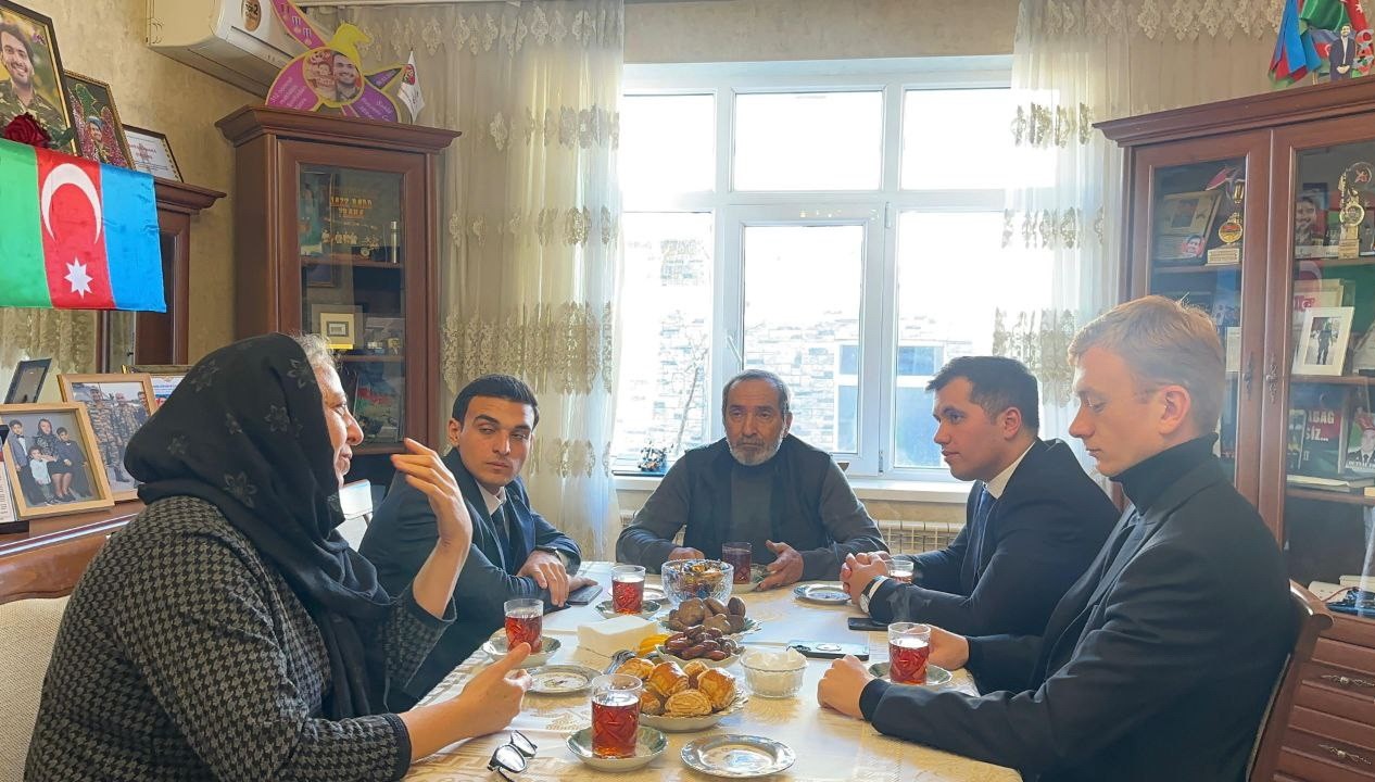 YAP Nizami rayon təşkilatının rəhbərliyi şəhid ailələrini ziyarət etdi - FOTOLAR
