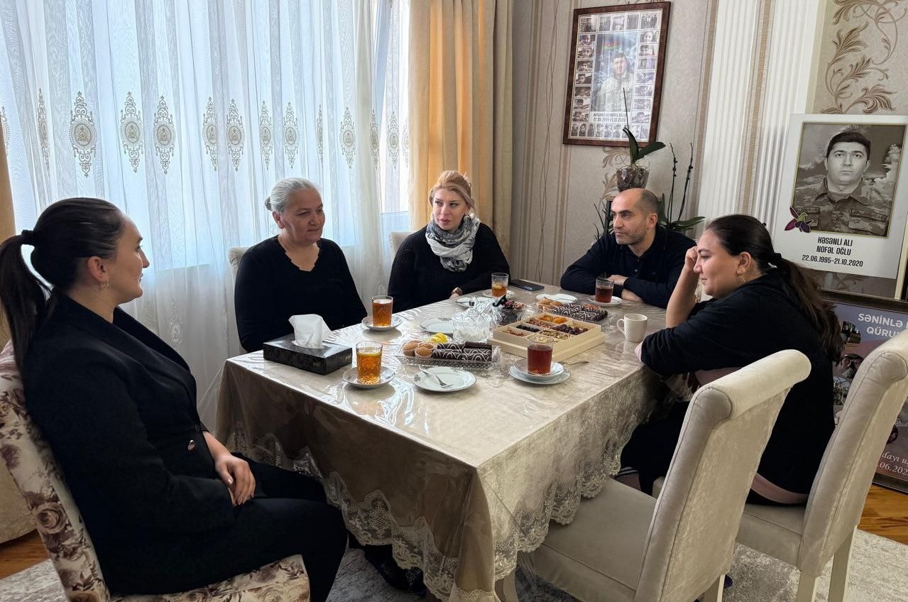 YAP Nizami rayon təşkilatının rəhbərliyi şəhid ailələrini ziyarət etdi - FOTOLAR