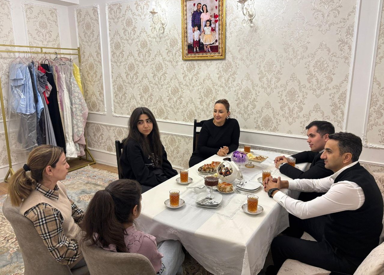 YAP Nizami rayon təşkilatının rəhbərliyi şəhid ailələrini ziyarət etdi - FOTOLAR