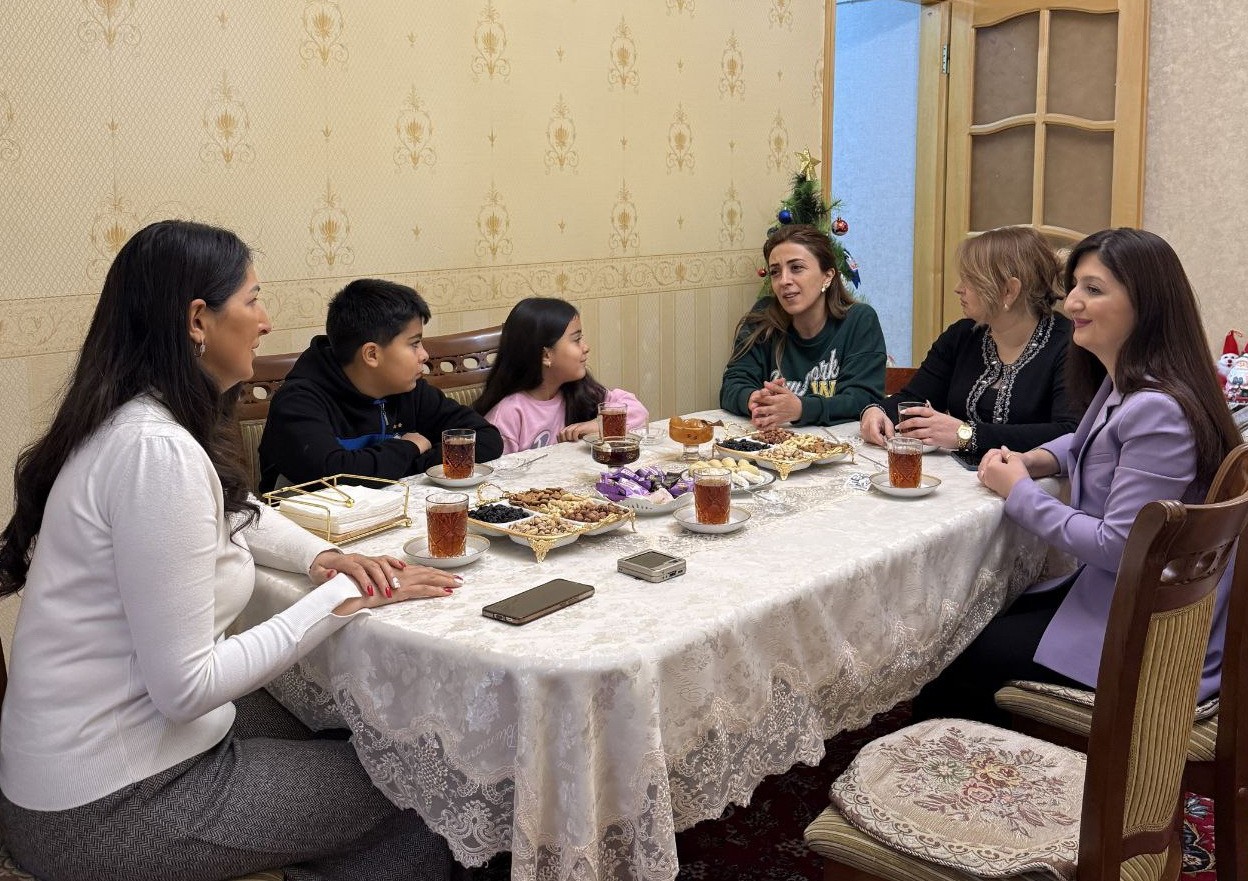 YAP Nizami rayon təşkilatının rəhbərliyi şəhid ailələrini ziyarət etdi - FOTOLAR