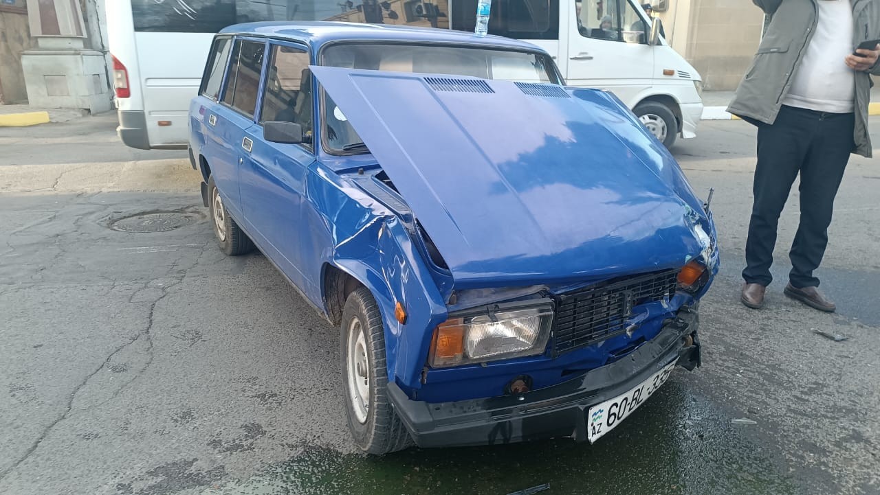 Tovuzda iki maşın toqquşdu - Yaralanan var
