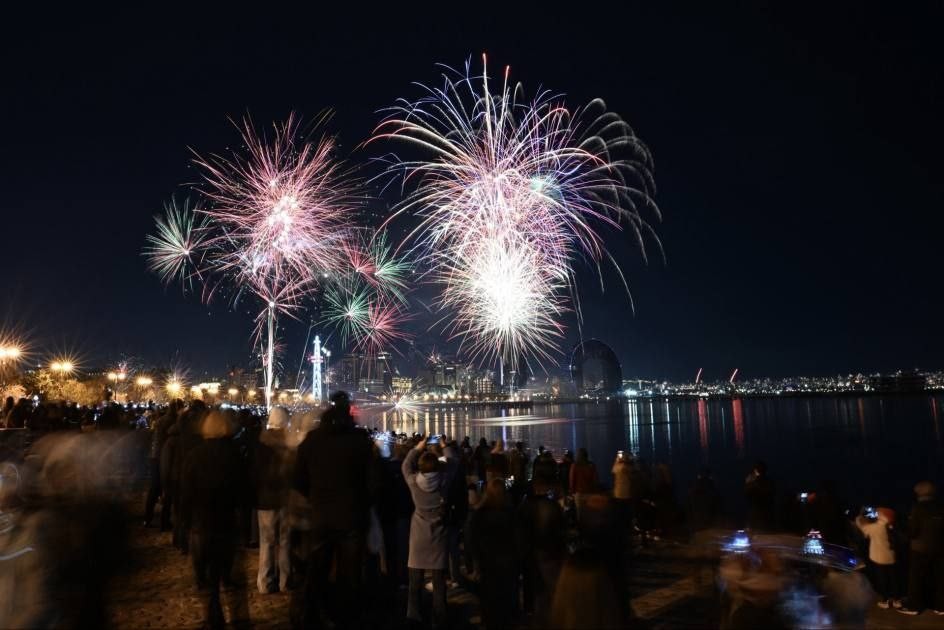 Bakıda atəşfəşanlıq oldu - FOTOLAR (VİDEO)