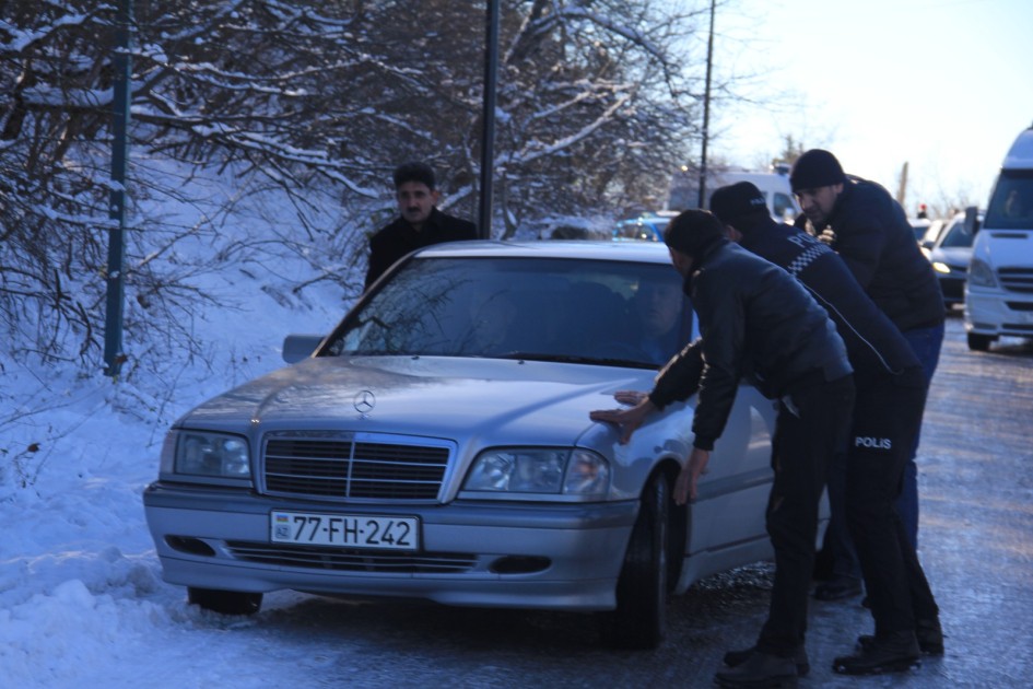 Ağsu dolaylarında hərəkət bərpa edildi - FOTOLAR  (YENİLƏNİB)