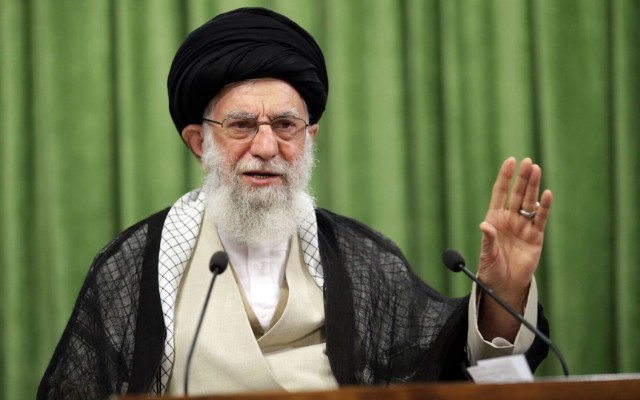 Xameneidən etirazlarla bağlı ilk açıqlama- "Yerlərində oturdun"