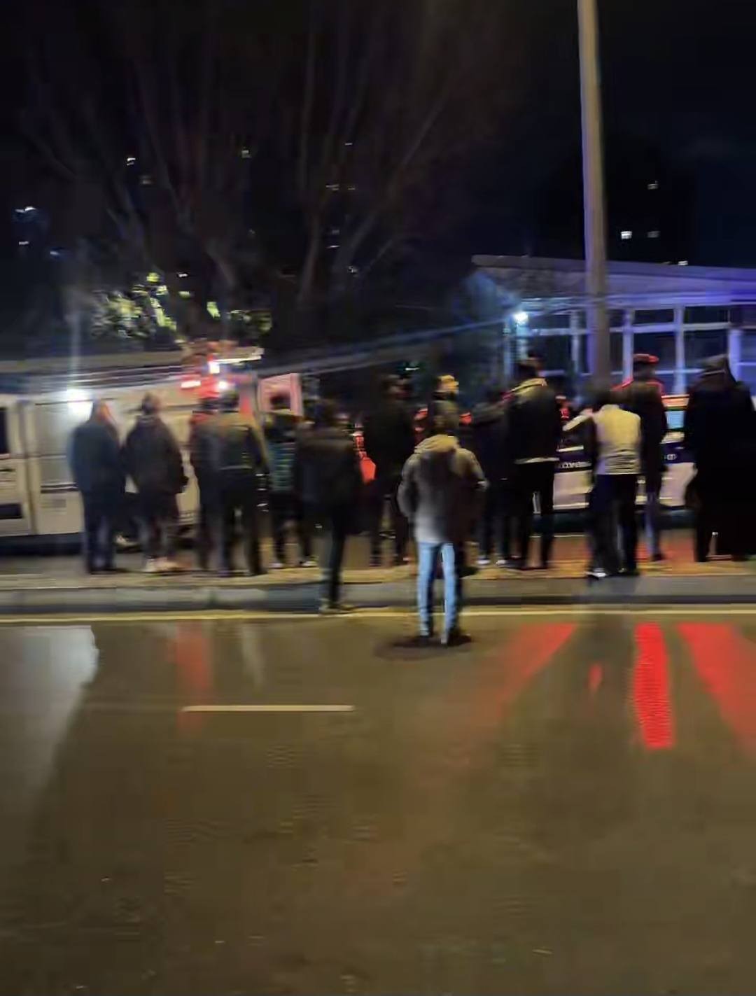 Təcili yardım maşını motosikletlə toqquşdu, kuryer öldü - FOTOLAR