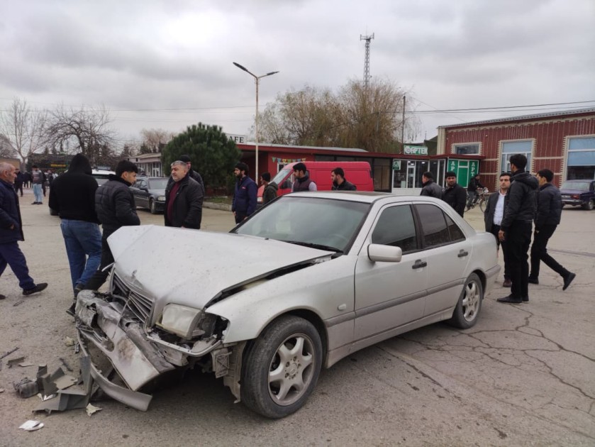 Xaçmazda minik avtomobilləri toqquşub, yaralananlar var - FOTOLAR