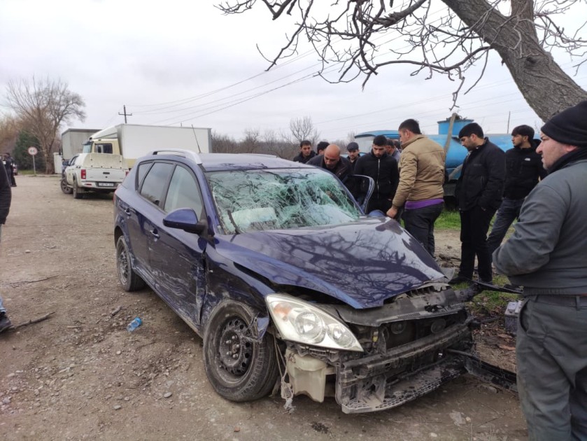Xaçmazda minik avtomobilləri toqquşub, yaralananlar var - FOTOLAR
