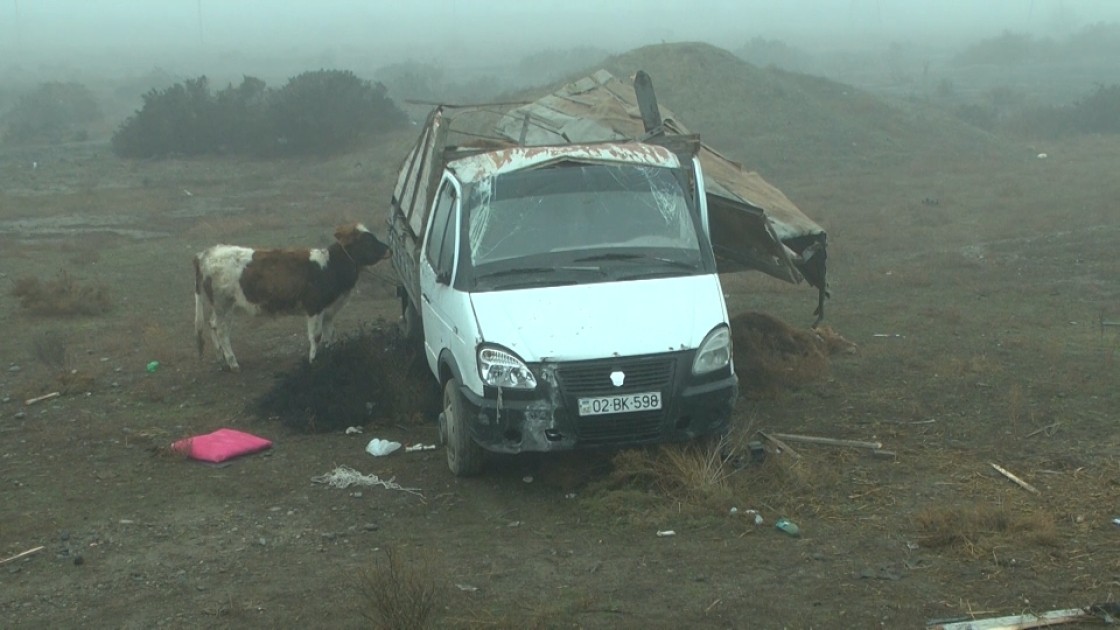 Hacıqabulda 3 avtomobil toqquşdu - Xəsarət alanlar var (FOTOLAR)
