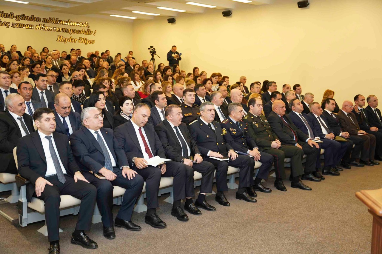 Xətai rayonunda hesabat yığıncağı keçirildi - FOTOLAR