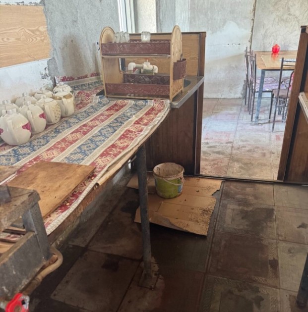 Sanitar qaydalara əməl etməyən çayxana bağlandı - FOTOLAR