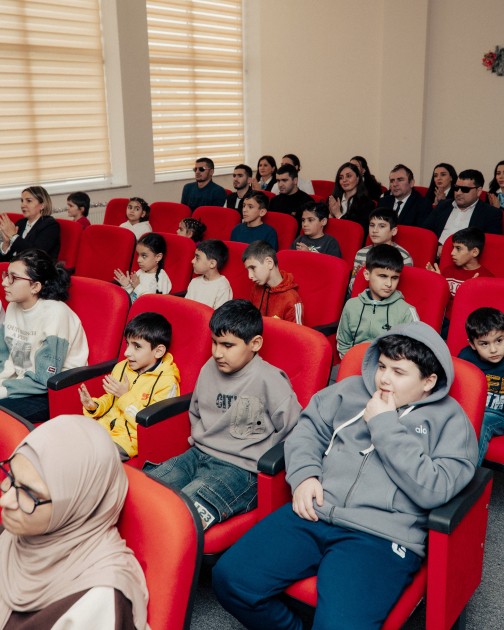 Prezidentin qızı və gəlini sığınacaqda - FOTOLAR