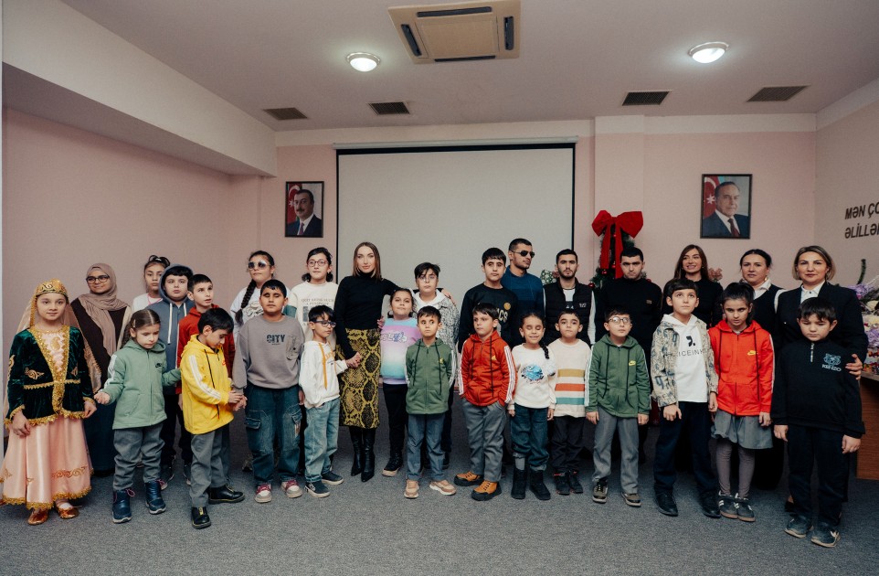 Prezidentin qızı və gəlini sığınacaqda - FOTOLAR