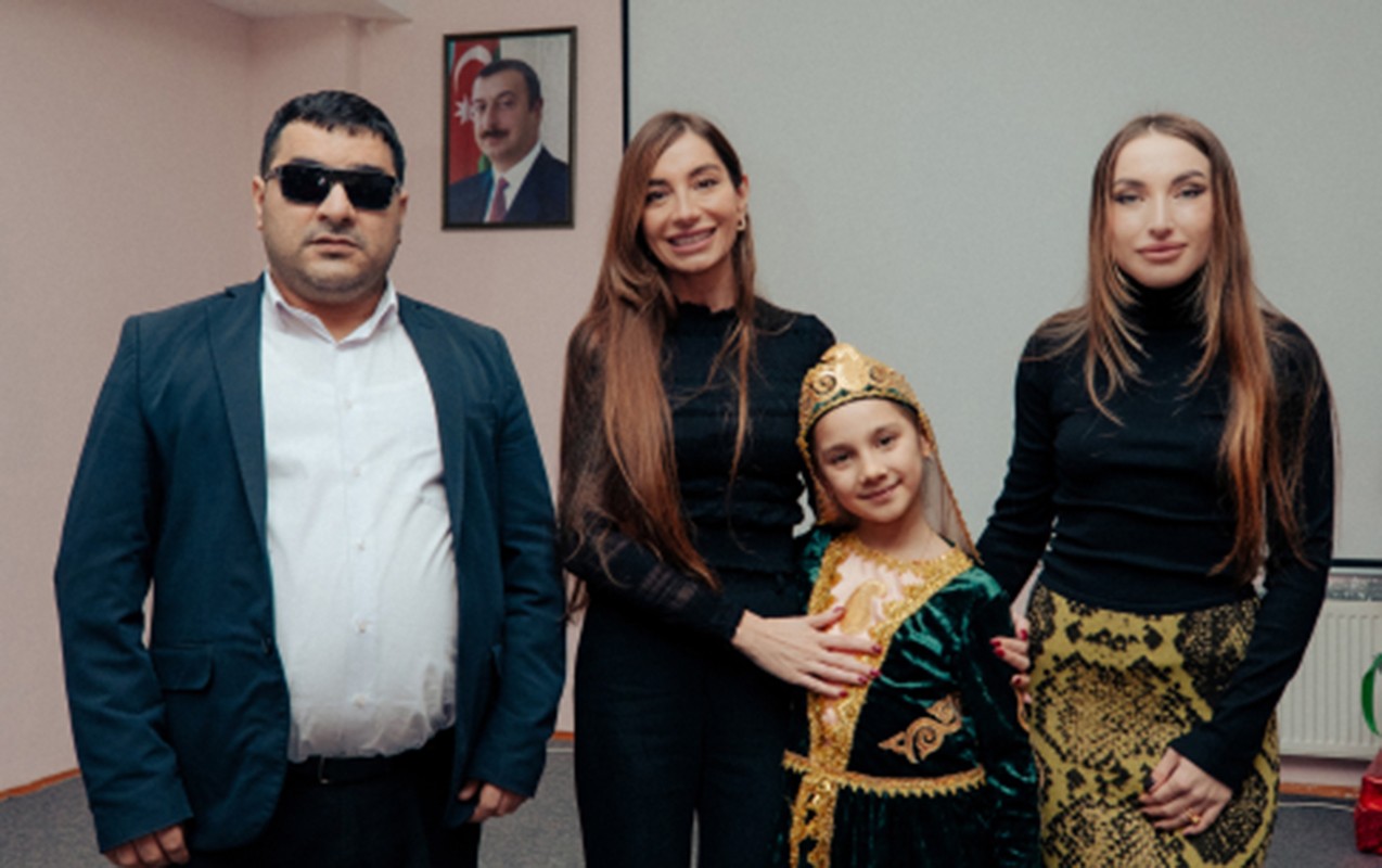 Prezidentin qızı və gəlini sığınacaqda - FOTOLAR