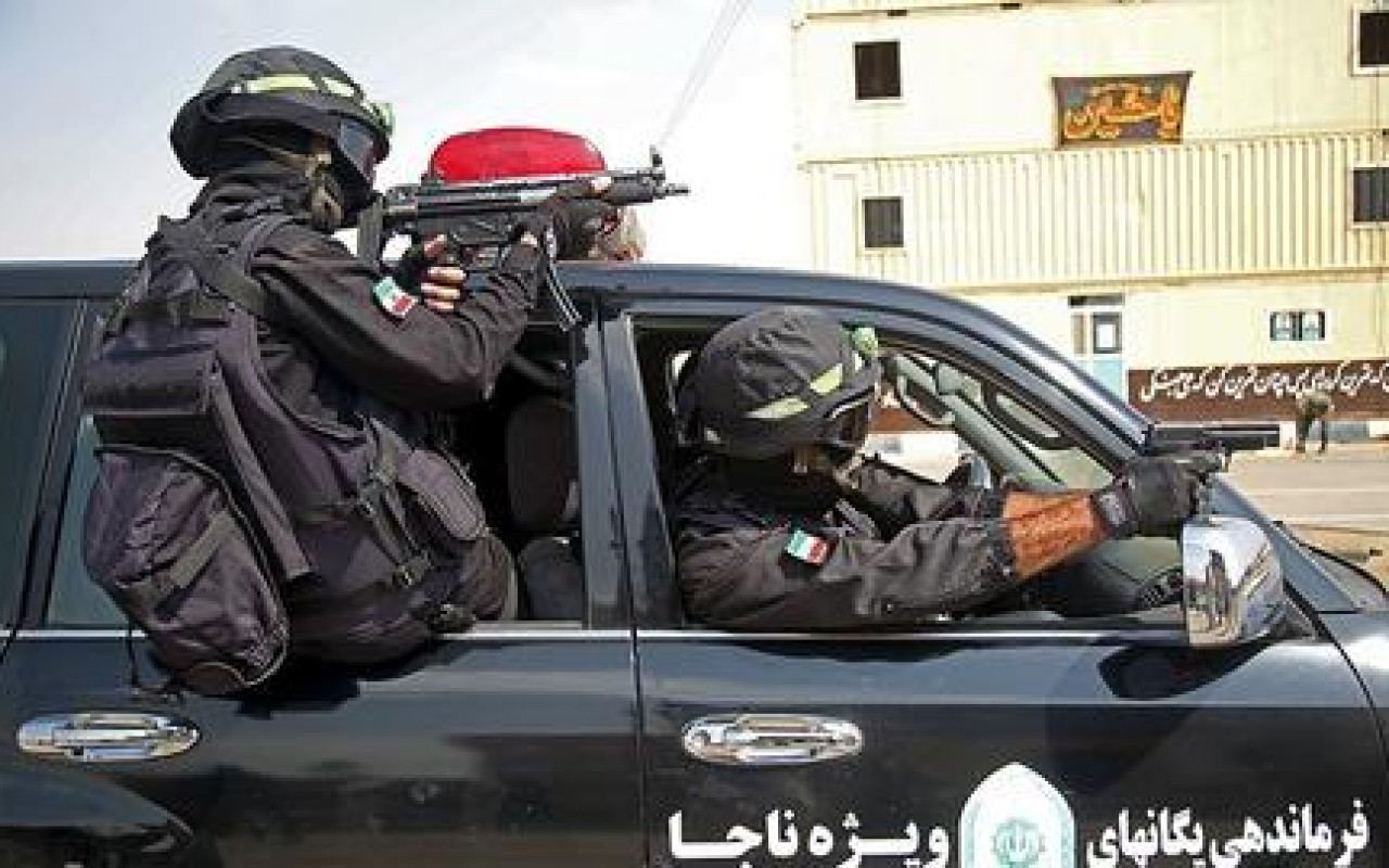 İranda etirazçılar silahla belə vurulur- VİDEO