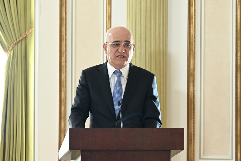 Prezident müşavirə keçirdi - Bu məsələlər müzakirə olundu (FOTOLAR)