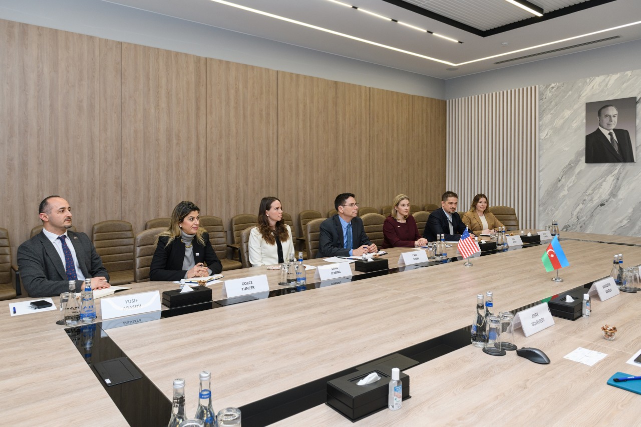 RİNN-də ABŞ nümayəndə heyəti ilə görüş keçirilib - FOTOLAR