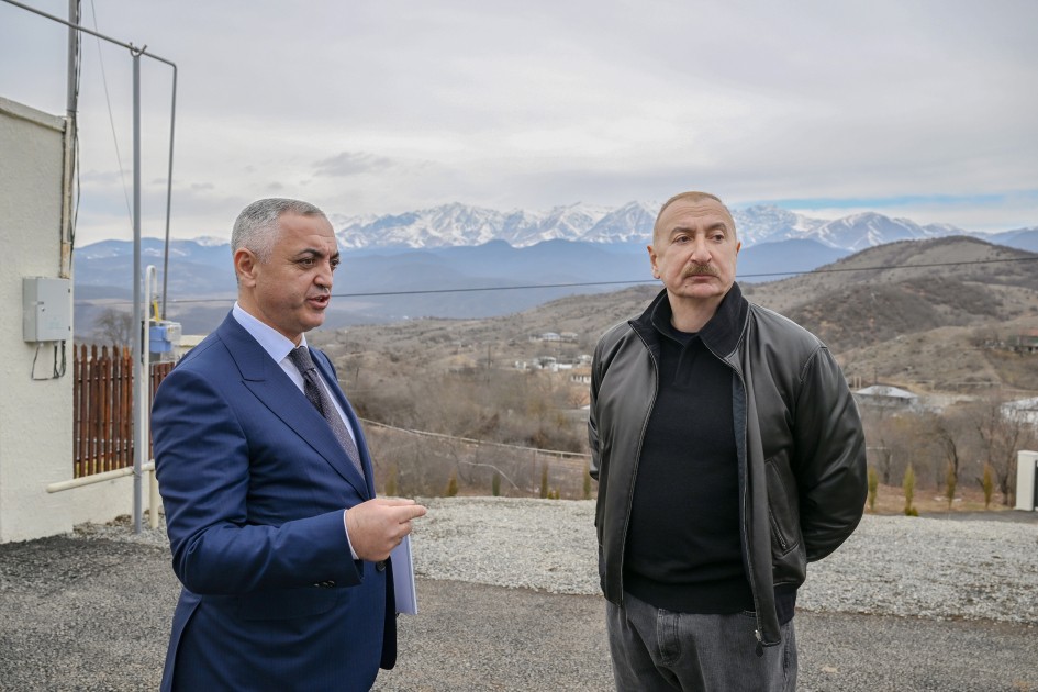 İlham Əliyev Heyvalı kəndində görülmüş işlərlə tanış oldu - FOTOLAR (YENİLƏNİB)