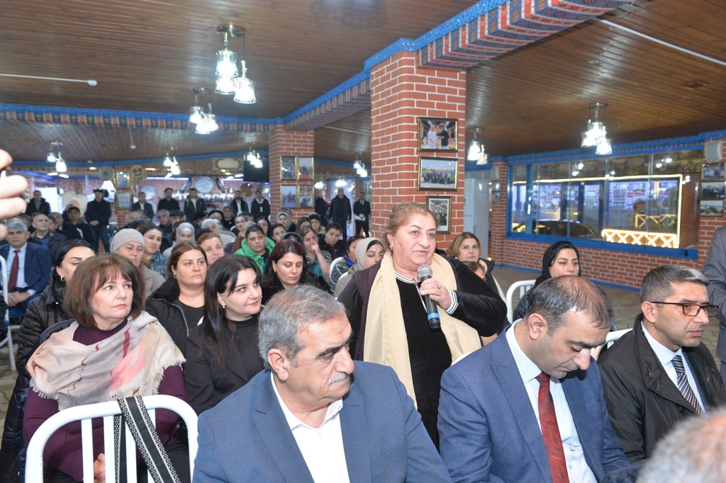 Taleh Qaraşov qəsəbə sakinlərinin problemlərini dinlədi - FOTOLAR