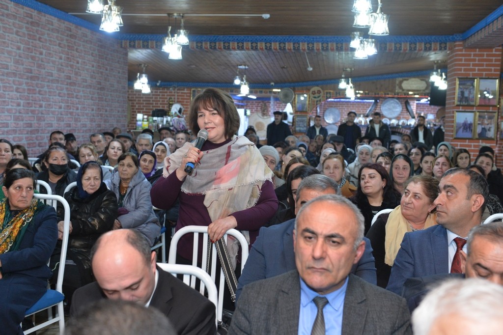Taleh Qaraşov qəsəbə sakinlərinin problemlərini dinlədi - FOTOLAR
