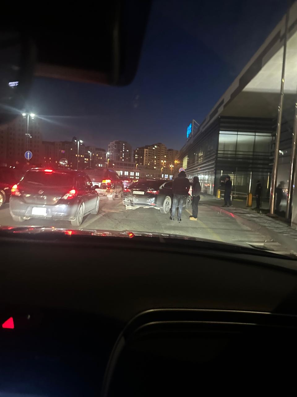 Paytaxtda iki avtomobil toqquşdu - FOTO