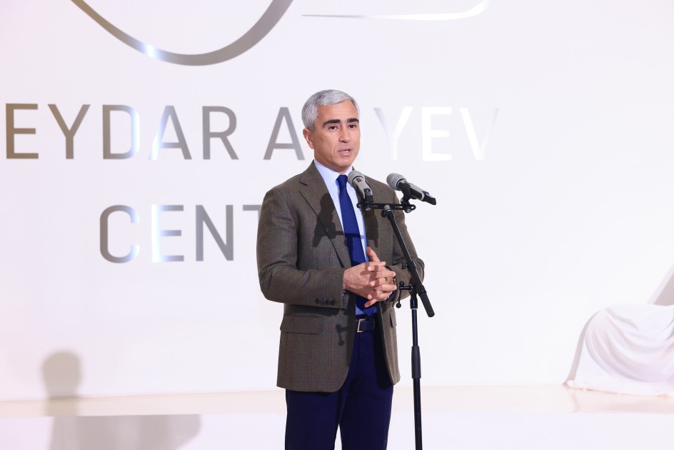 Alena Əliyeva sərgi açılışına qatıldı - FOTOLAR