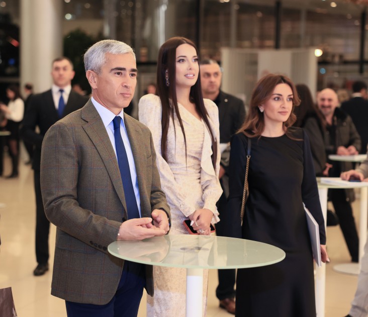 Alena Əliyeva sərgi açılışına qatıldı - FOTOLAR