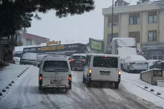 Güclü qar İstanbulda həyatı iflic edib - FOTOLAR