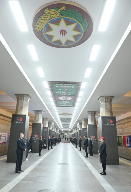 Metro sükut içində - FOTOLAR