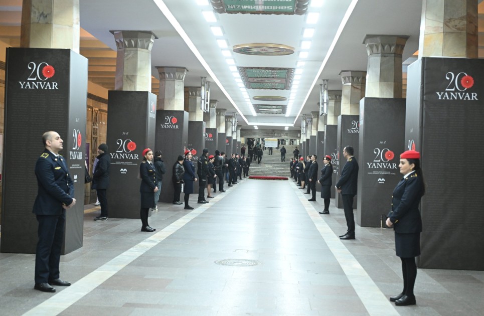 Metro sükut içində - FOTOLAR