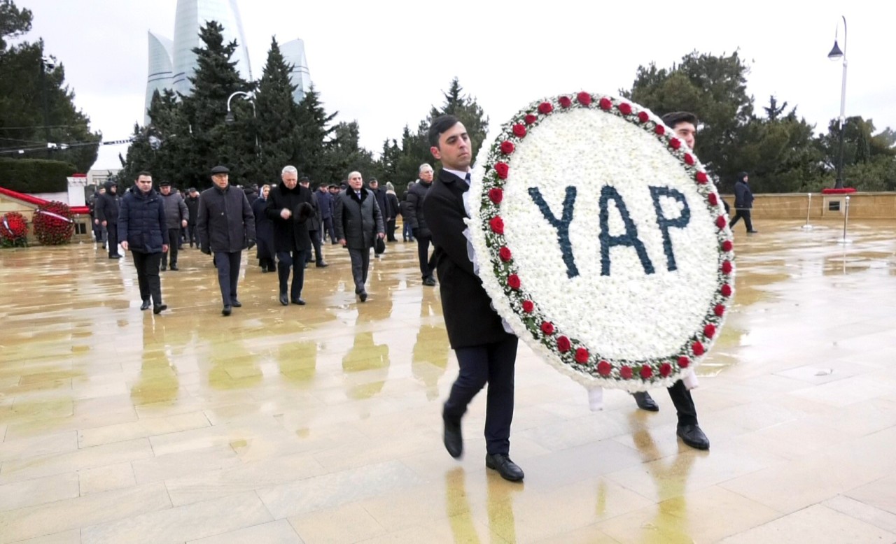 YAP rəhbərliyi Şəhidlər xiyabanında - FOTOLAR