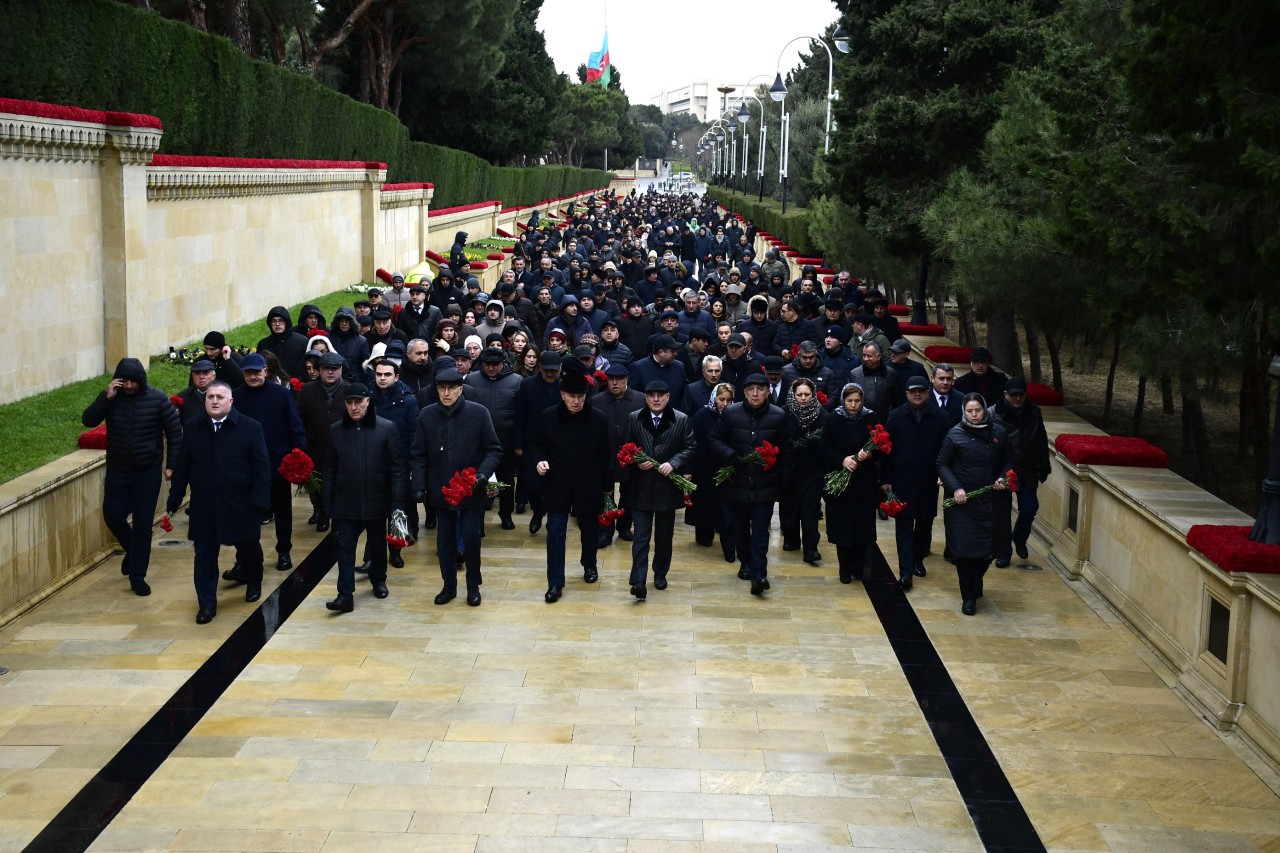 YAP rəhbərliyi Şəhidlər xiyabanında - FOTOLAR