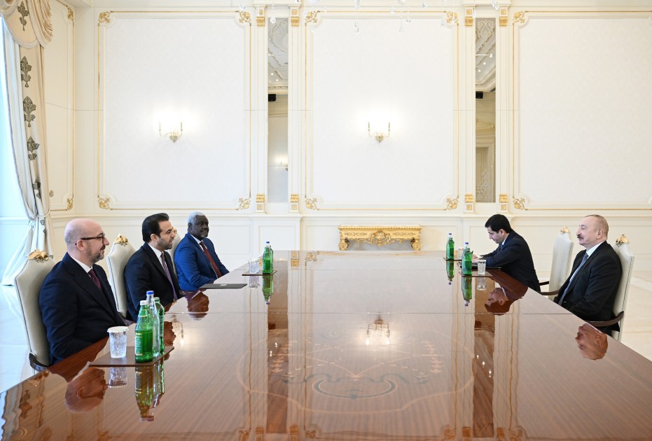 İlham Əliyev “Zayed İnsan Qardaşlığı Mükafatı” ilə bağlı nümayəndə heyətini qəbul etdi - FOTOLAR